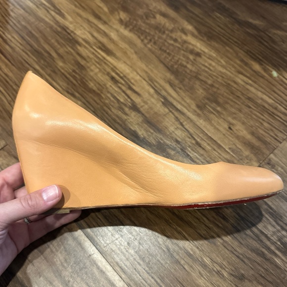CHRISTIAN LOUBOUTIN Peach Colored Wedge - Picture 3 of 9
